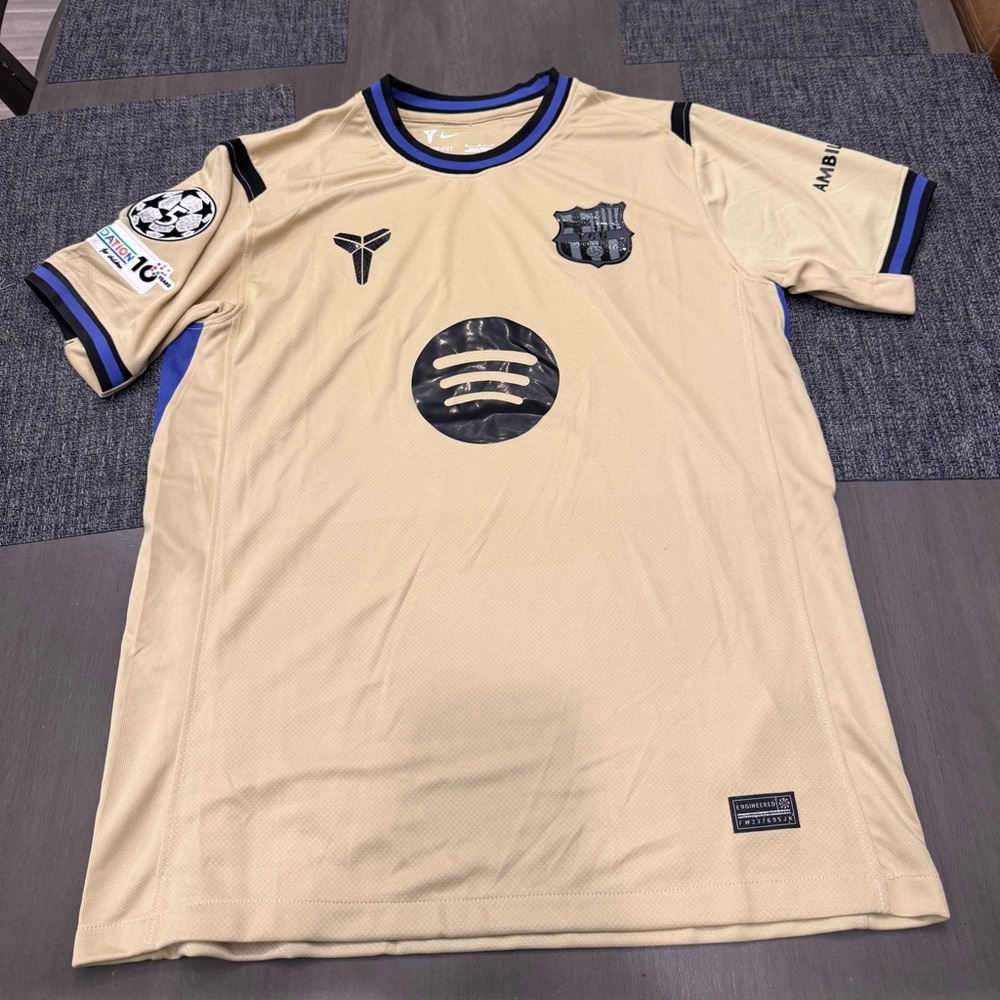 Jersey Del Barcelona away Mamba Edition